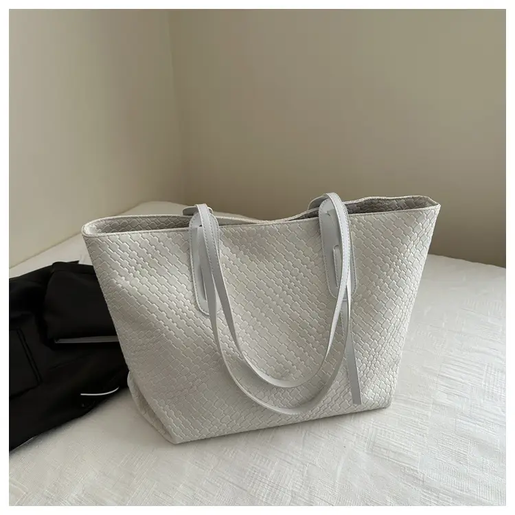 Red Vintage Woven Tote Bag Large Capacity Casual 2024 — feature 23