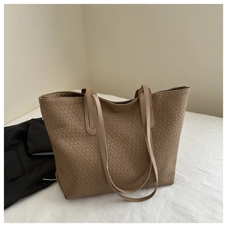 Red Vintage Woven Tote Bag Large Capacity Casual 2024 — feature 24