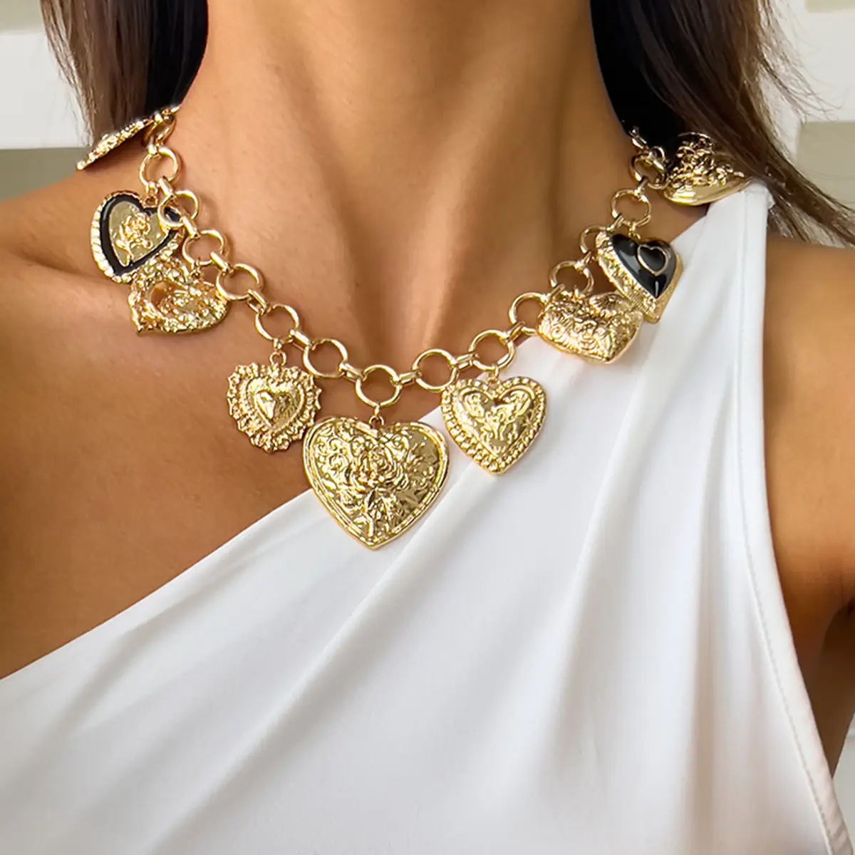 European American Heart Pendant Necklace with Peach Clavicle Design - Image 7