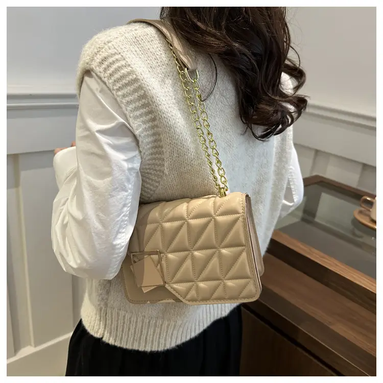 2024 Women's Black Quilted Chain Shoulder Bag — feature 16