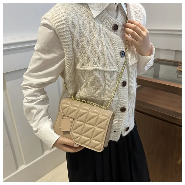 2024 Women's Black Quilted Chain Shoulder Bag — feature 18