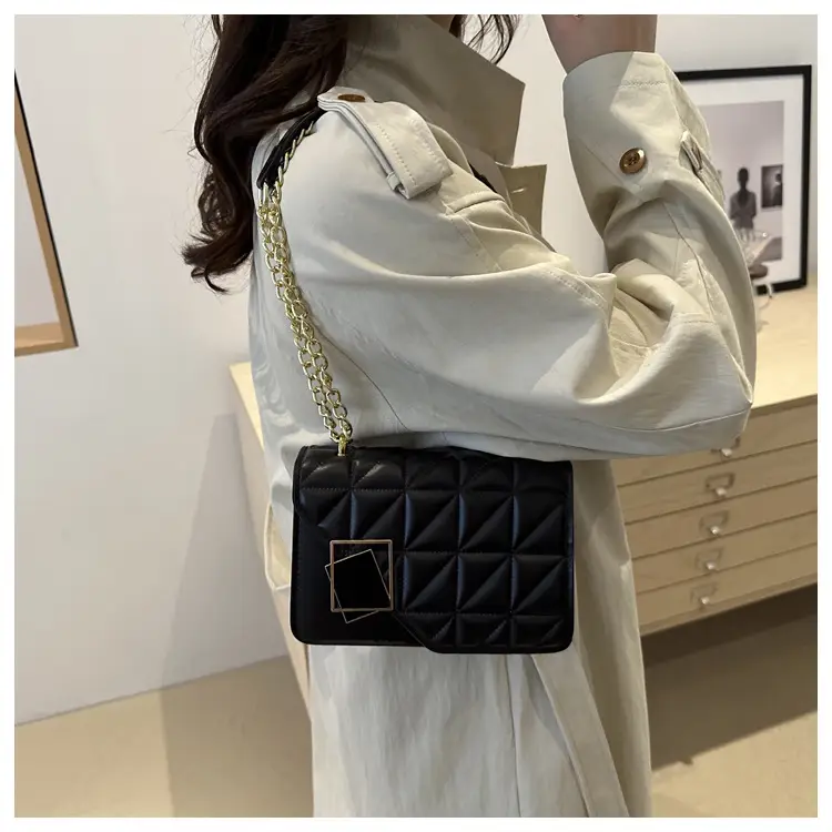 2024 Women's Black Quilted Chain Shoulder Bag — feature 19