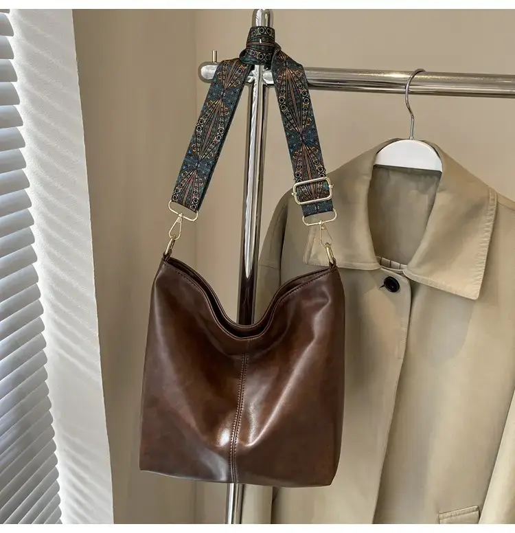 Women's Wax Leather Large Bag with Crossbody Strap — feature 25