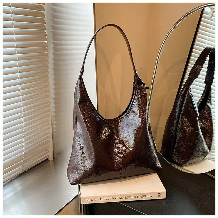Black Leather Shoulder Bag for Women 2024 — feature 15