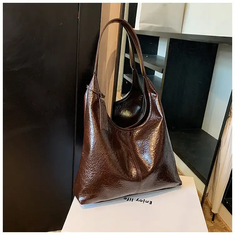 Black Leather Shoulder Bag for Women 2024 — feature 18