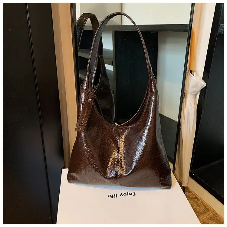 Black Leather Shoulder Bag for Women 2024 — feature 19