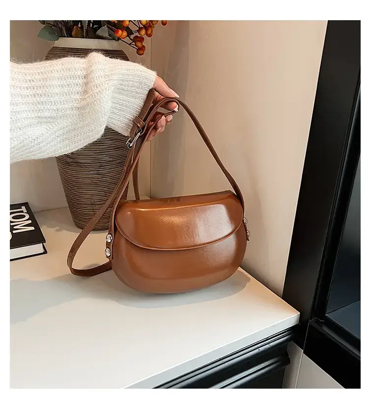 Red Korean Style Saddle Bag Women 2024 — feature 1