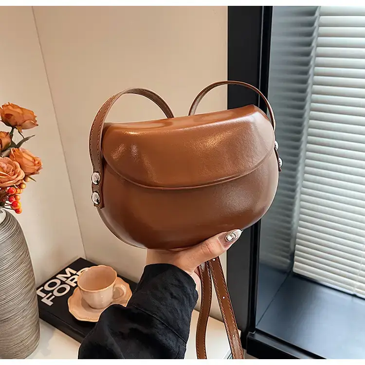 Red Korean Style Saddle Bag Women 2024 — feature 18