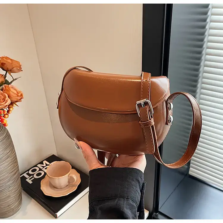 Red Korean Style Saddle Bag Women 2024 — feature 19