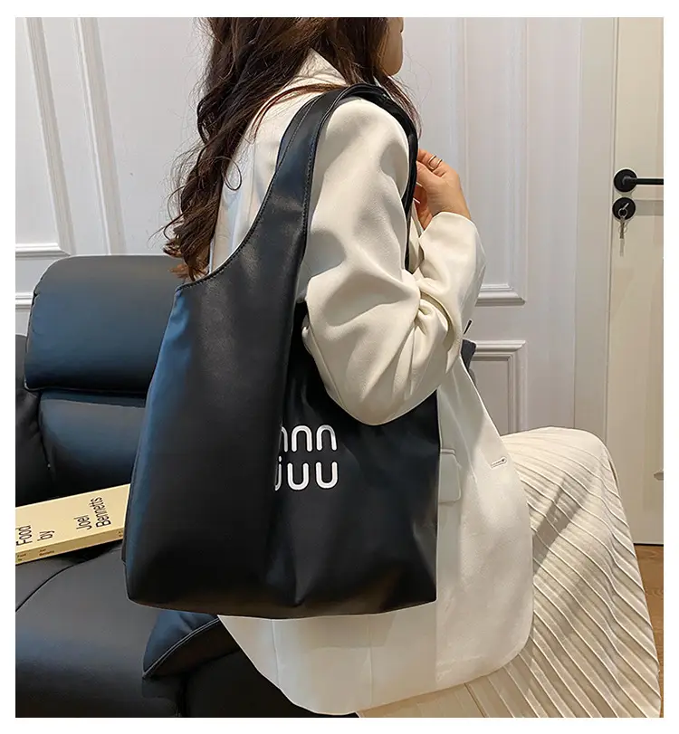 Black Leather Tote Bag for College Students 2026 — feature 1