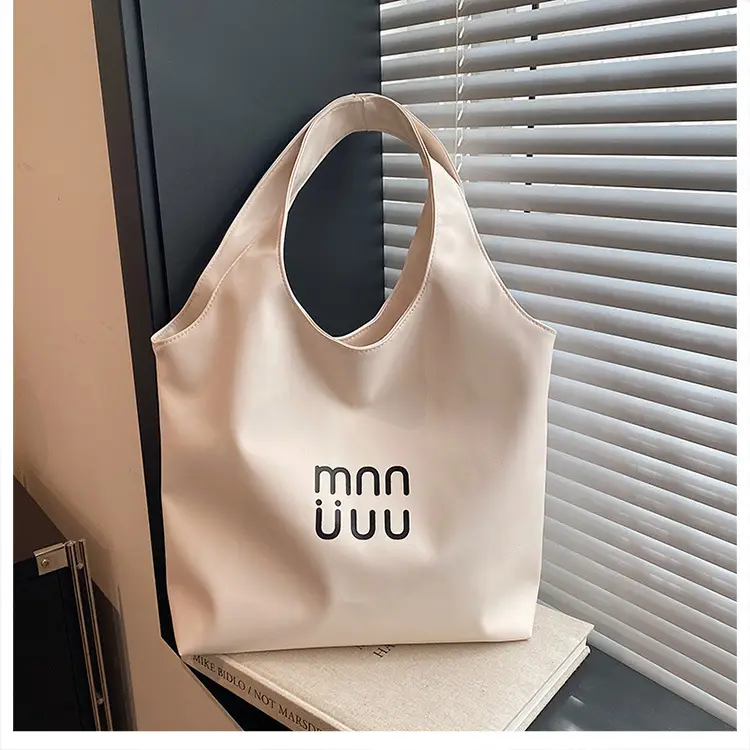 Black Leather Tote Bag for College Students 2026 — feature 11