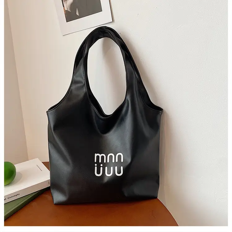 Black Leather Tote Bag for College Students 2026 — feature 12