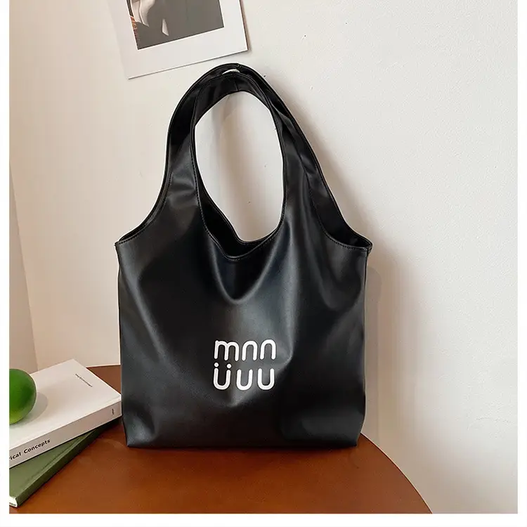 Black Leather Tote Bag for College Students 2026 — feature 13
