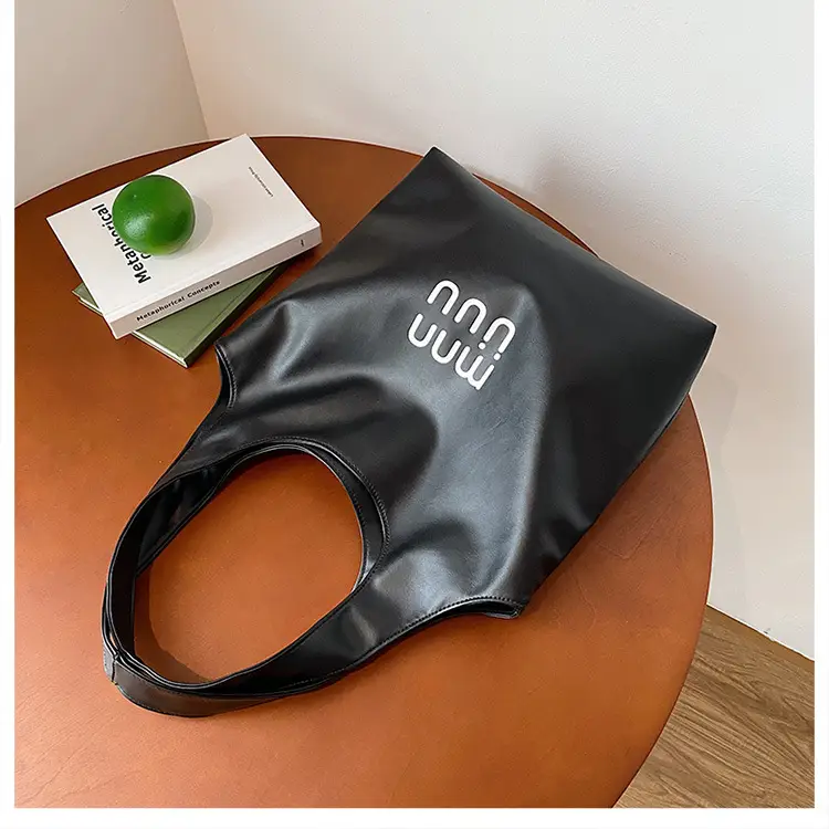 Black Leather Tote Bag for College Students 2026 — feature 14