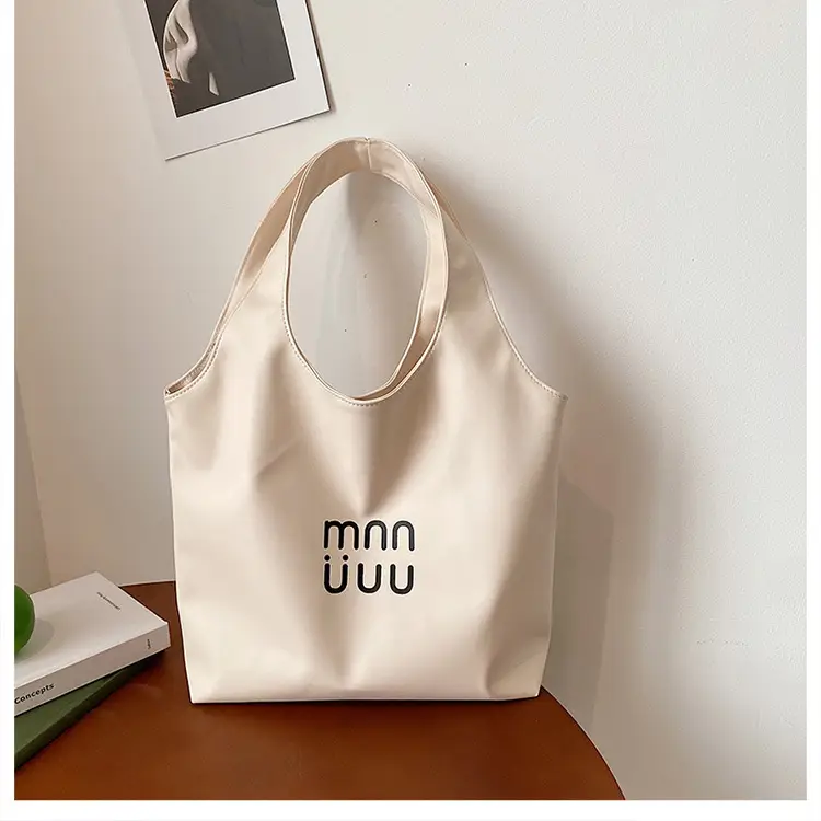 Black Leather Tote Bag for College Students 2026 — feature 15