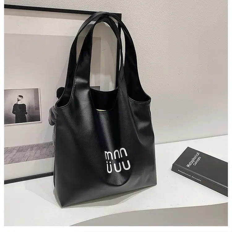 Black Leather Tote Bag for College Students 2026 — feature 17