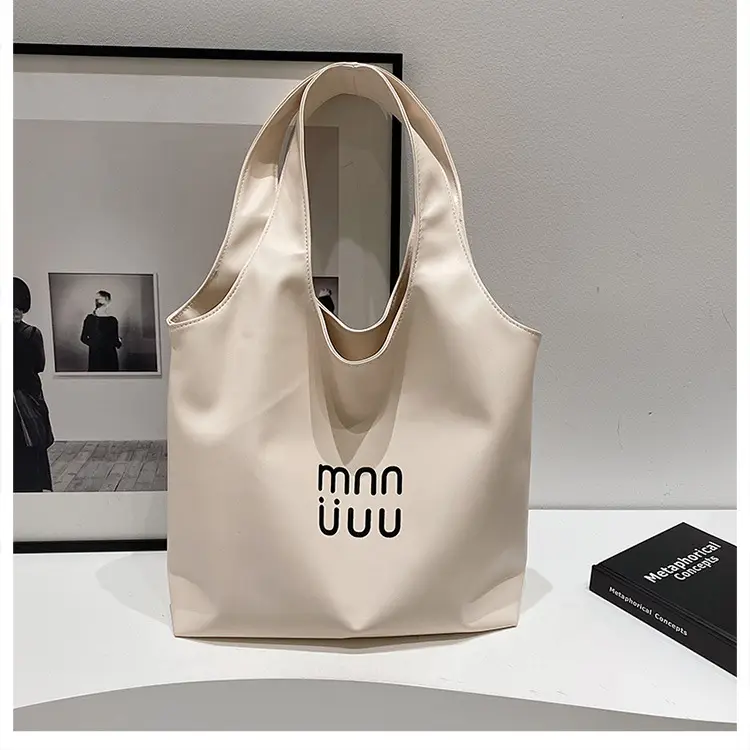 Black Leather Tote Bag for College Students 2026 — feature 18