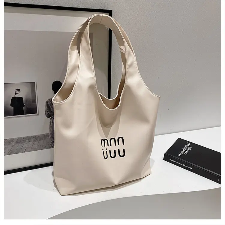 Black Leather Tote Bag for College Students 2026 — feature 19