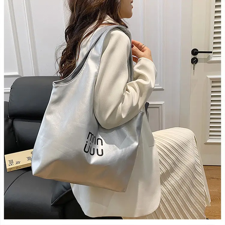 Black Leather Tote Bag for College Students 2026 — feature 20