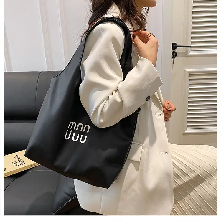 Black Leather Tote Bag for College Students 2026 — feature 22