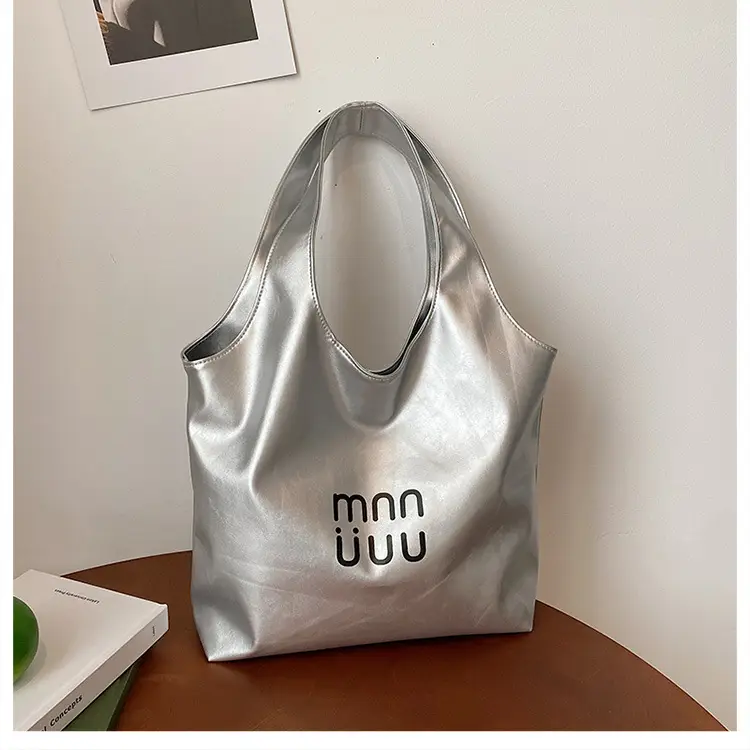 Black Leather Tote Bag for College Students 2026 — feature 33
