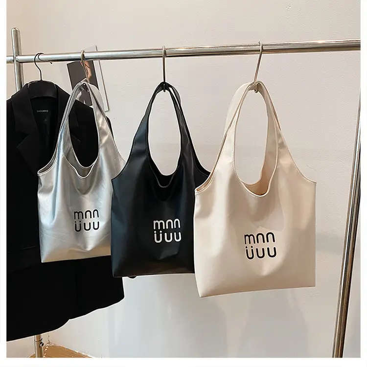 Black Leather Tote Bag for College Students 2026 — feature 36