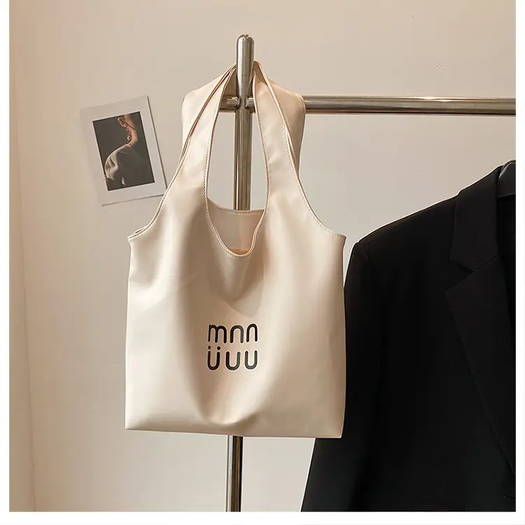 Black Leather Tote Bag for College Students 2026 — feature 37