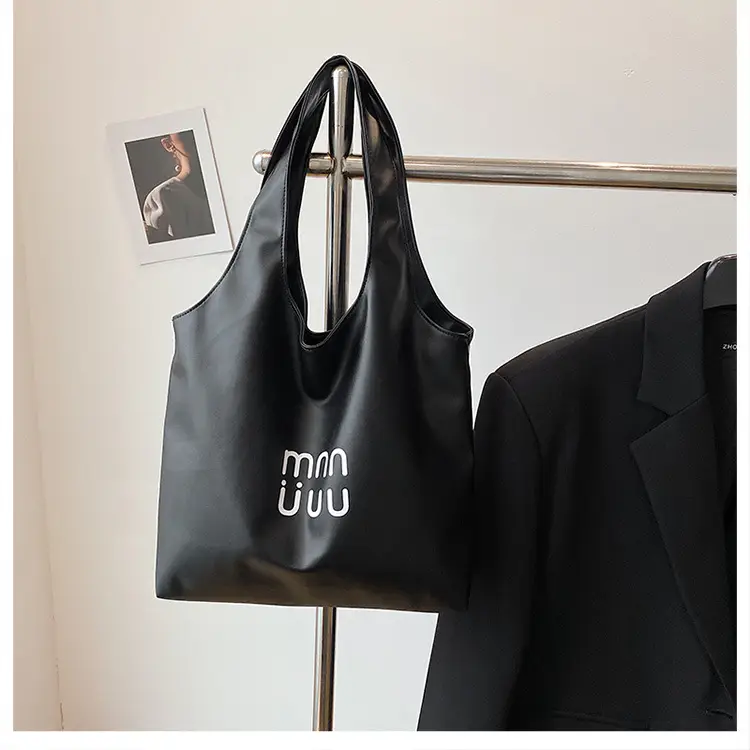 Black Leather Tote Bag for College Students 2026 — feature 38