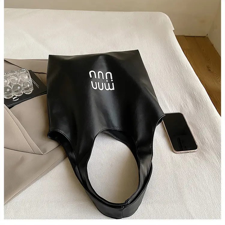 Black Leather Tote Bag for College Students 2026 — feature 44