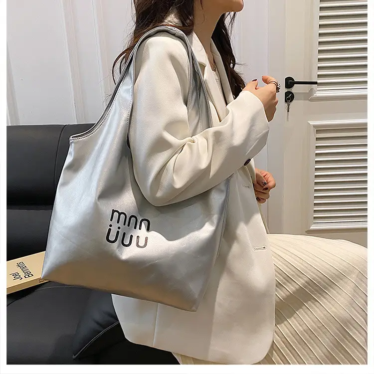 Black Leather Tote Bag for College Students 2026 — feature 47