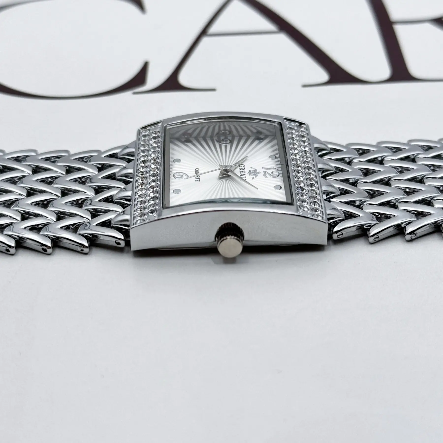 Women's Square Diamond Wavy Strap Quartz Watch — feature 13