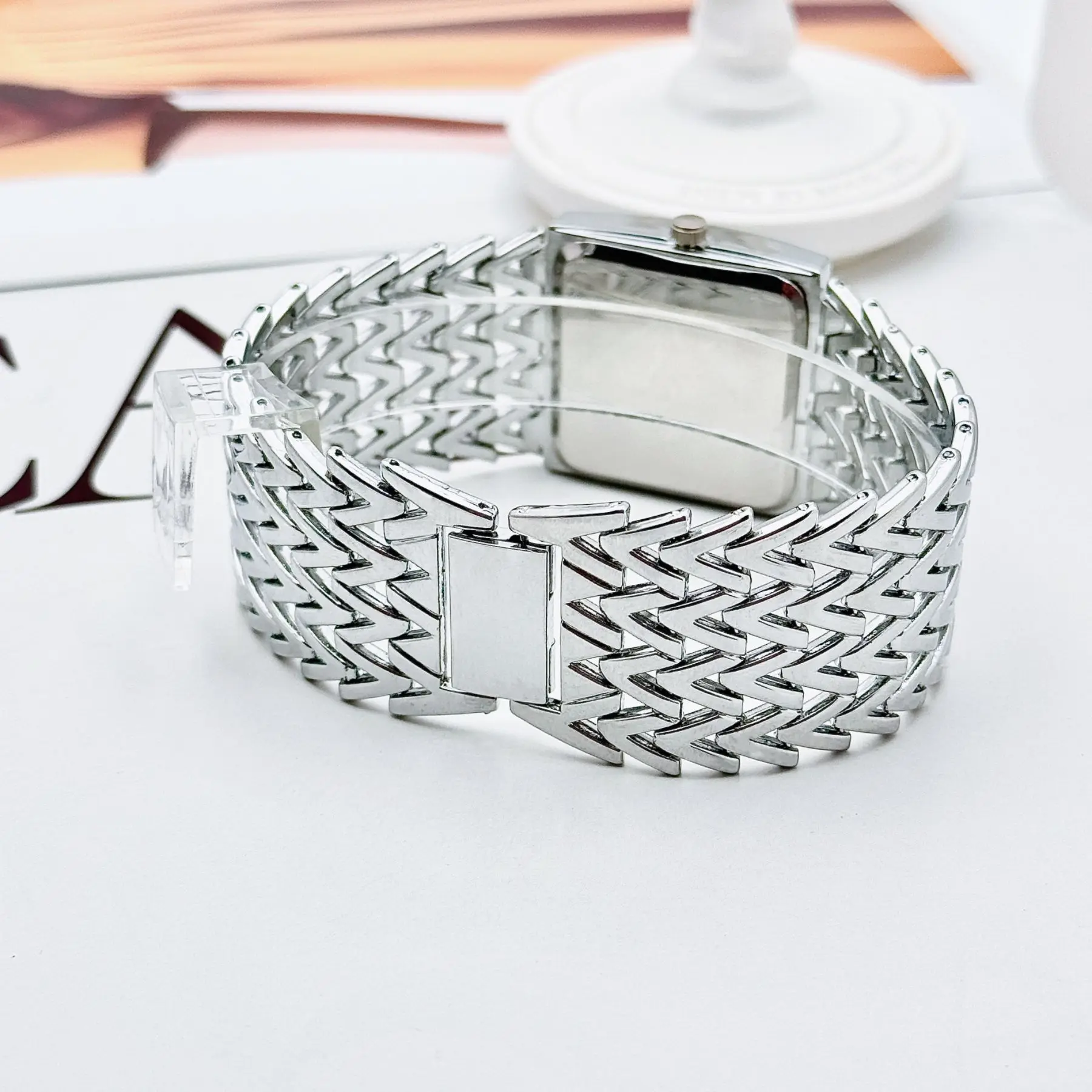 Women's Square Diamond Wavy Strap Quartz Watch — feature 14