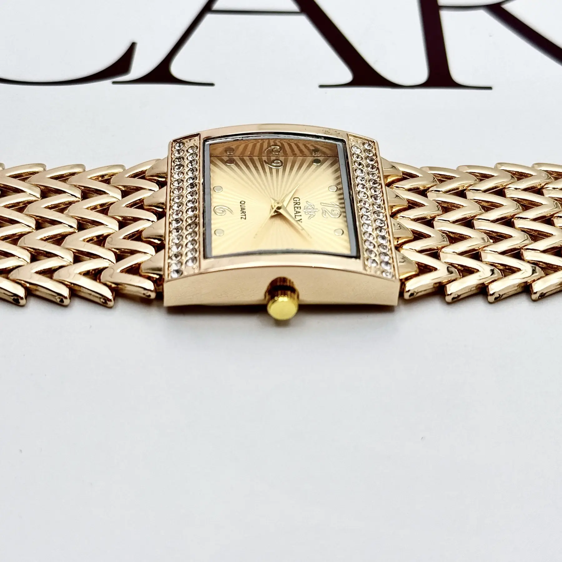 Women's Square Diamond Wavy Strap Quartz Watch — feature 7