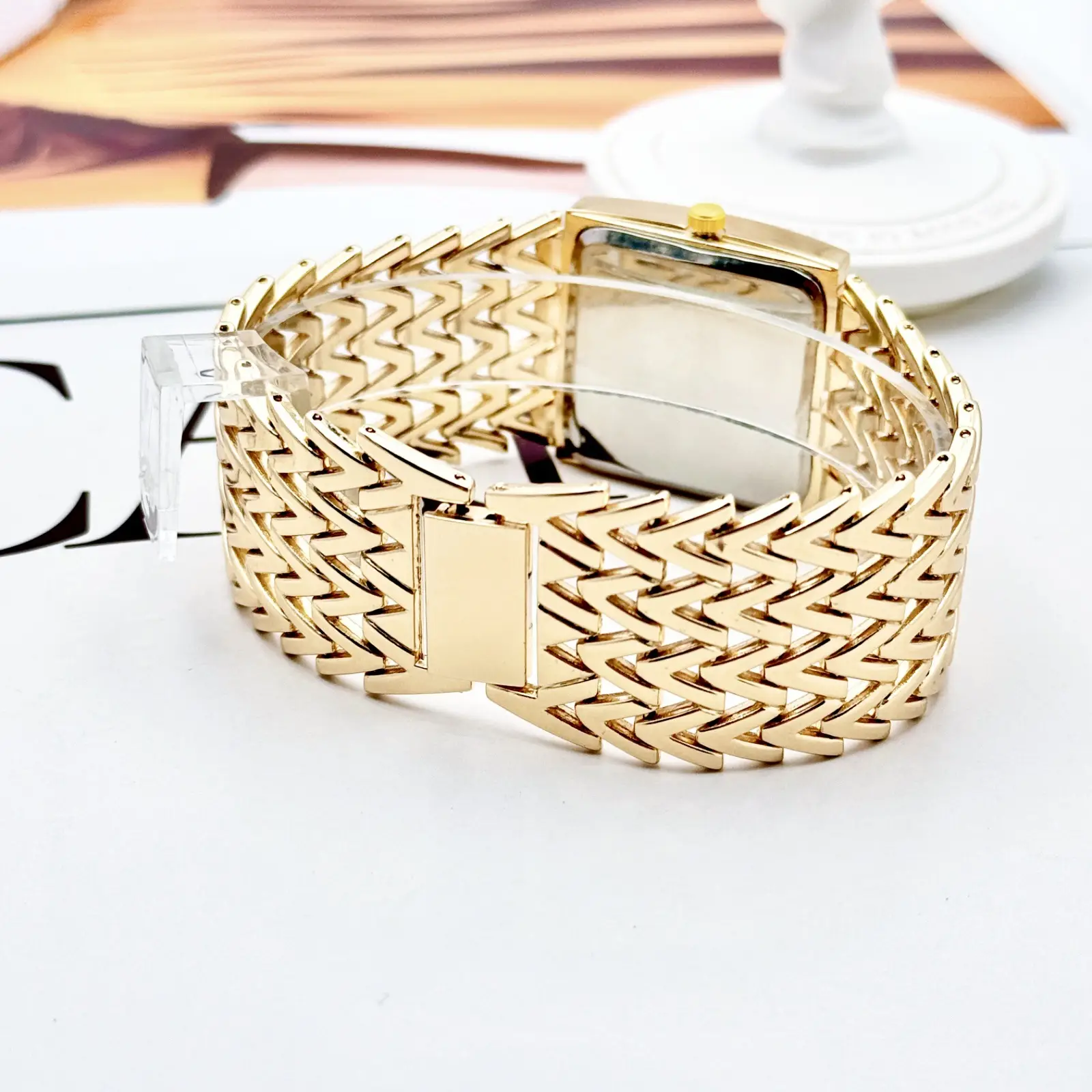 Women's Square Diamond Wavy Strap Quartz Watch — feature 8