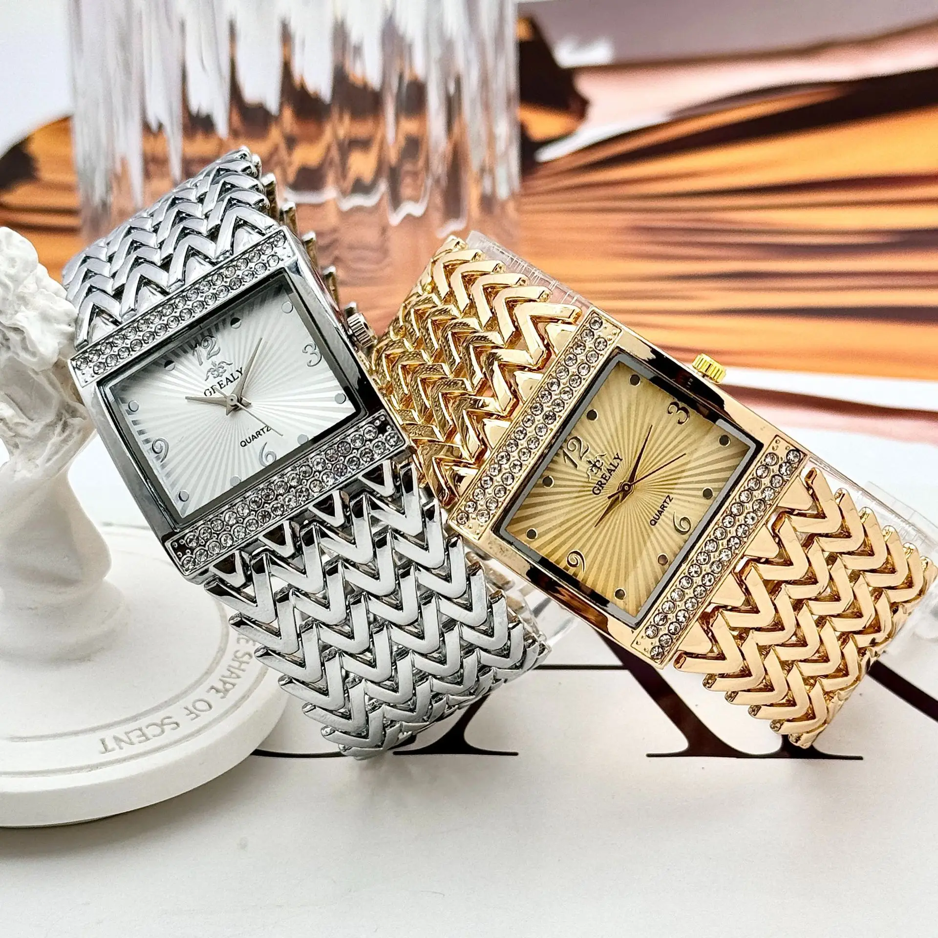 Women's Square Diamond Wavy Strap Quartz Watch — feature 9