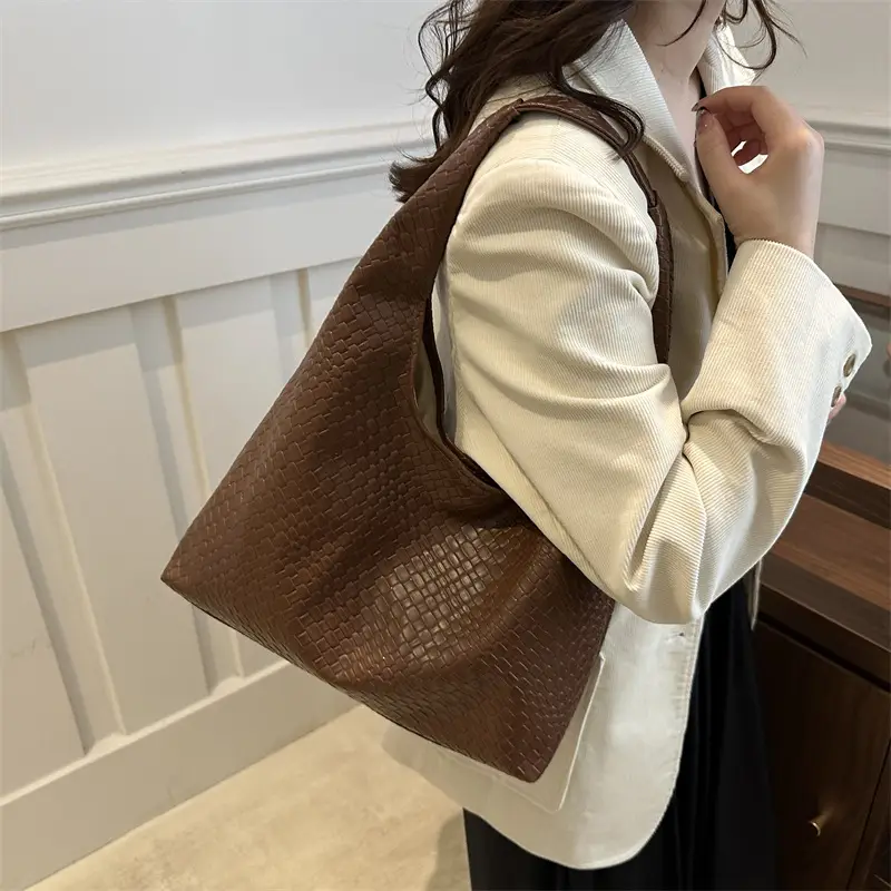Retro Women's Brown Woven Shoulder Tote Bag - Image 7