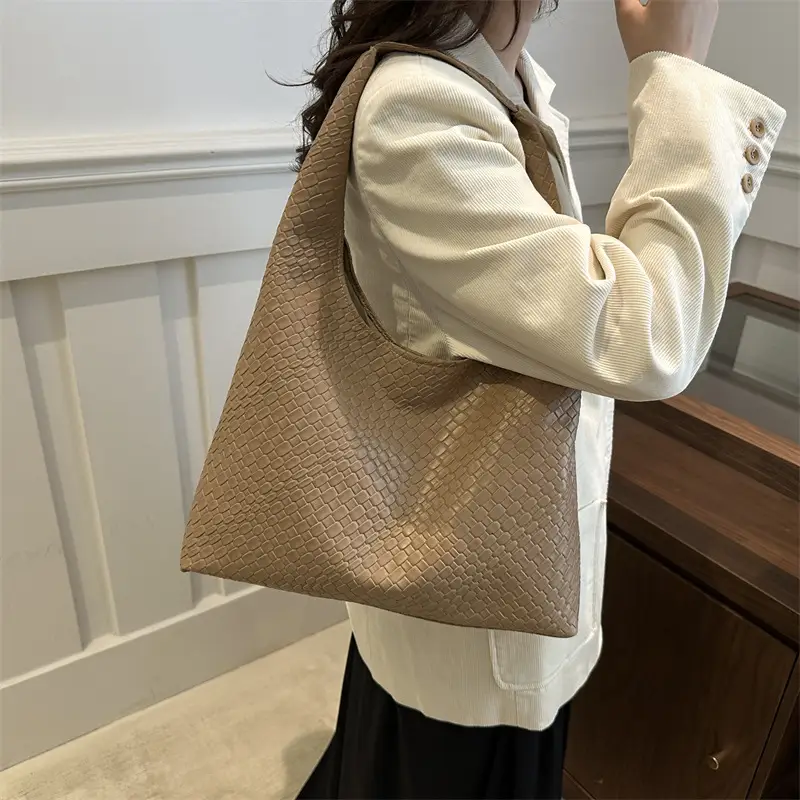 Retro Women's Brown Woven Shoulder Tote Bag - Image 8