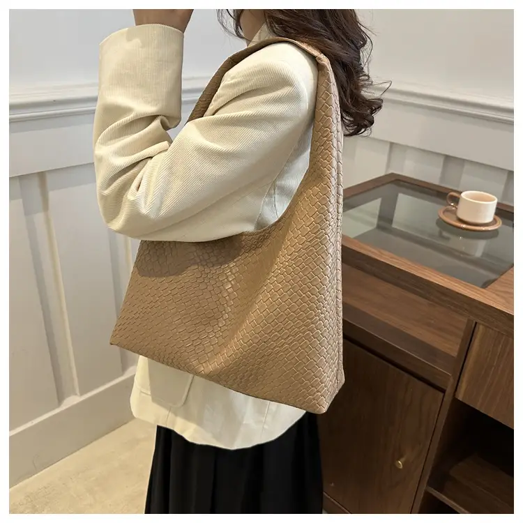 Retro Women's Brown Woven Shoulder Tote Bag — feature 13