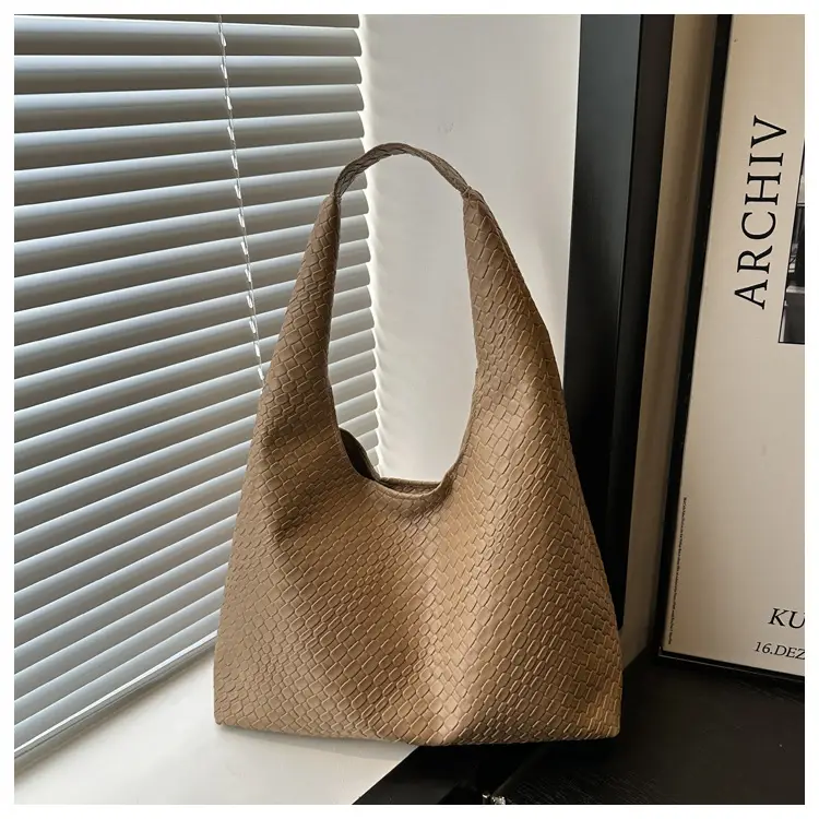 Retro Women's Brown Woven Shoulder Tote Bag - Image 3