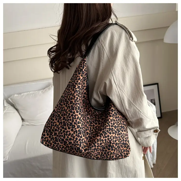 European Leopard Print Shoulder Bag Large Capacity — feature 12