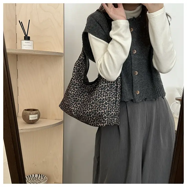 European Leopard Print Shoulder Bag Large Capacity — feature 17