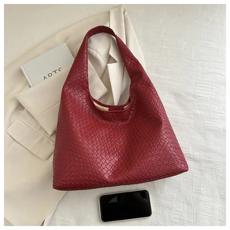 Retro Red Shoulder Bag for Women 2026 — feature 10