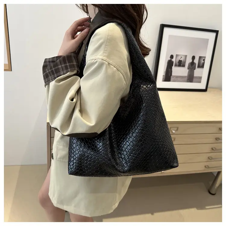 Retro Red Shoulder Bag for Women 2026 — feature 31
