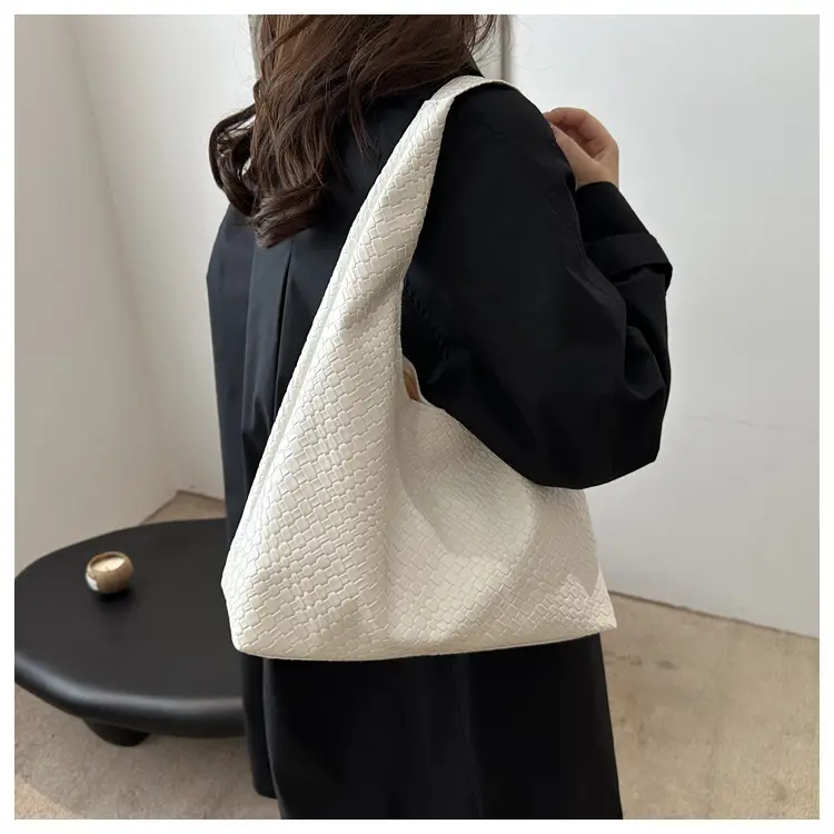 Retro Red Shoulder Bag for Women 2026 — feature 39