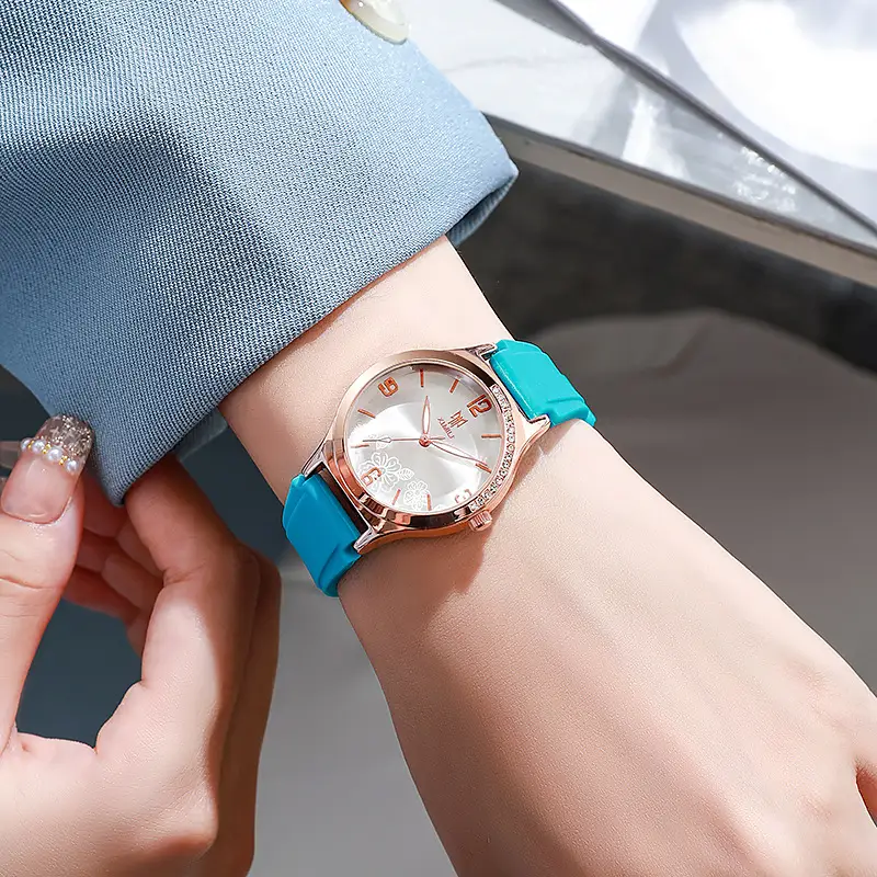 Women's Trendy Quartz Watch with Crystal Dial — feature 4