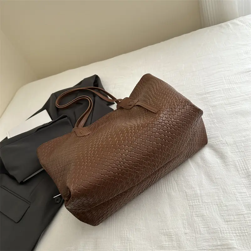 Women's High-End Retro Tote Bag Large Capacity Shoulder Bag - Image 7