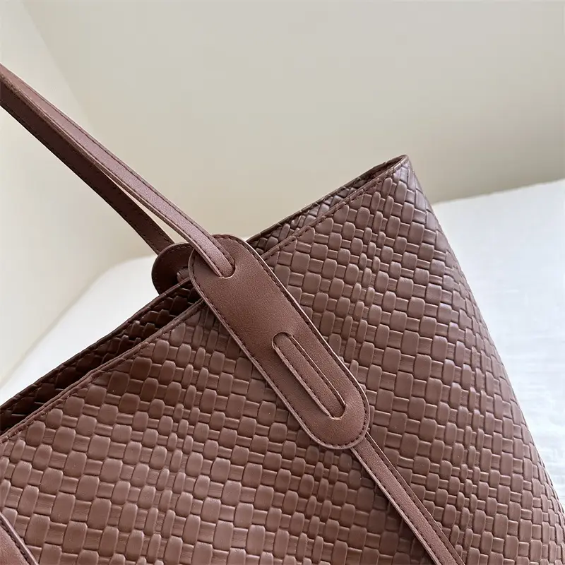 Women's High-End Retro Tote Bag Large Capacity Shoulder Bag - Image 8