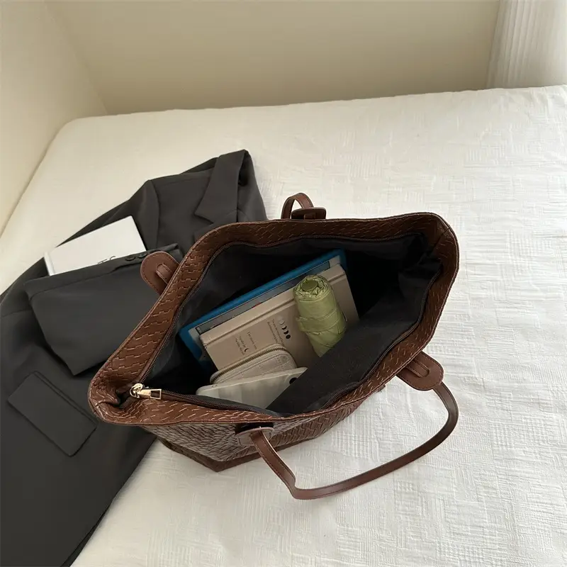 Women's High-End Retro Tote Bag Large Capacity Shoulder Bag - Image 9