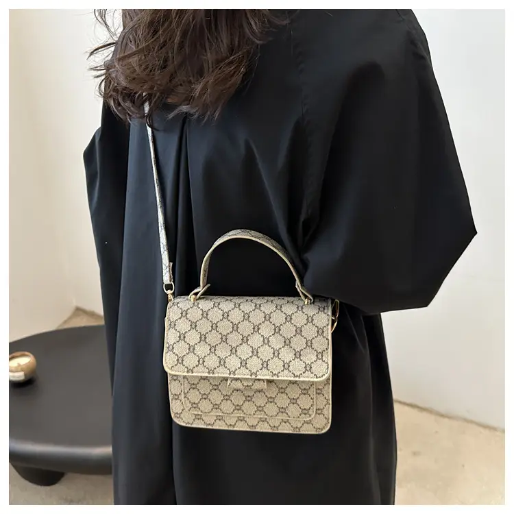 Retro GG Handbag Casual 2024 — feature 13