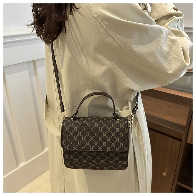 Retro GG Handbag Casual 2024 — feature 7